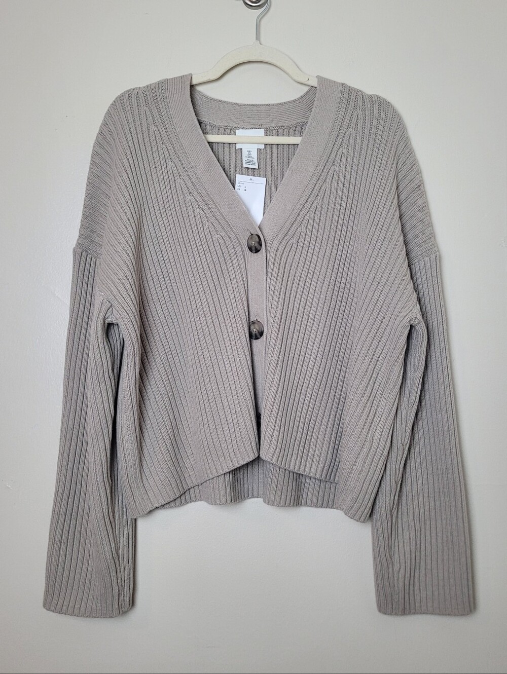 NWT H&M Cropped V-Neck Ribbed Knit Cardigan Sweater in Taupe Beige